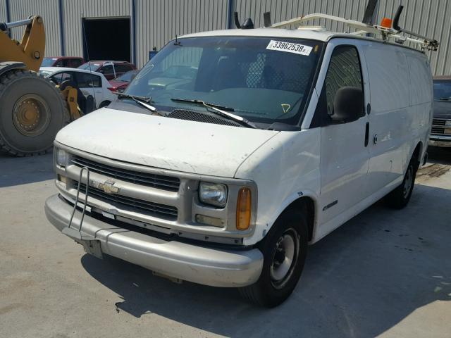 1GCFG25W3Y1107127 - 2000 CHEVROLET EXPRESS G2 WHITE photo 2