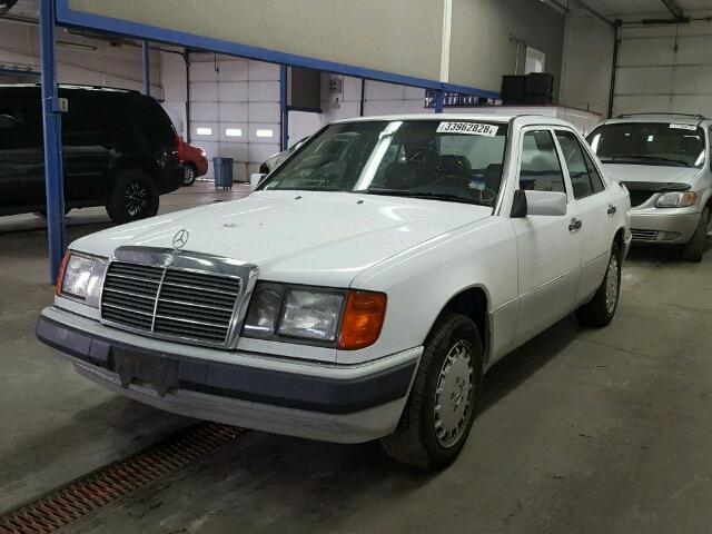 WDBEA28E8PB999737 - 1993 MERCEDES-BENZ 300 E 2.8 WHITE photo 2