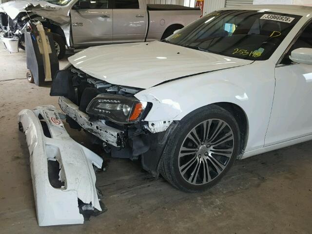 2C3CCABG9CH253178 - 2012 CHRYSLER 300 V6 WHITE photo 9