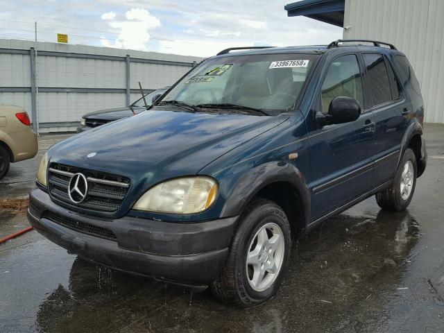 4JGAB54E9WA029335 - 1998 MERCEDES-BENZ ML 320 GREEN photo 2