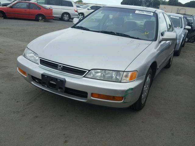 1HGCD5638TA298703 - 1996 HONDA ACCORD LX SILVER photo 2