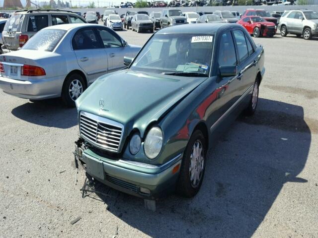 WDBJF55F5TJ011635 - 1996 MERCEDES-BENZ E GREEN photo 2