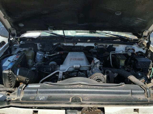 1GTGC29F1TE517596 - 1996 GMC SIERRA C25 WHITE photo 7