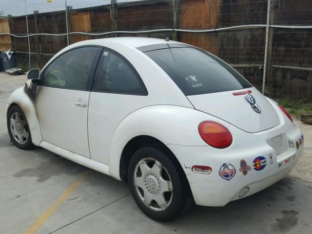 3VWDD21C8YM428768 - 2000 VOLKSWAGEN NEW BEETLE 烧焦的 照片 3