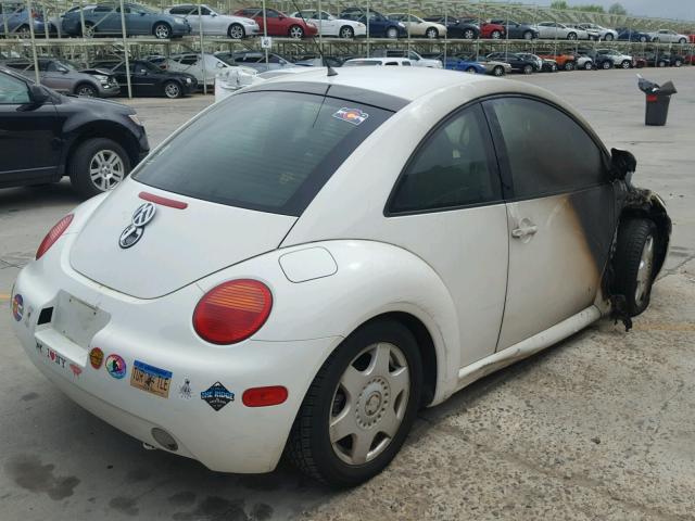 3VWDD21C8YM428768 - 2000 VOLKSWAGEN NEW BEETLE 烧焦的 照片 4