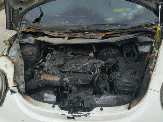 3VWDD21C8YM428768 - 2000 VOLKSWAGEN NEW BEETLE 烧焦的 照片 7