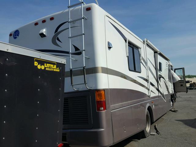 1RF22464022017501 - 2002 ROADMASTER RAIL RAISED RAI WHITE photo 4