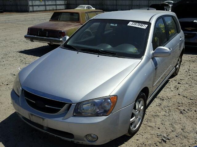 KNAFE161065252275 - 2006 KIA SPECTRA5 SILVER photo 2