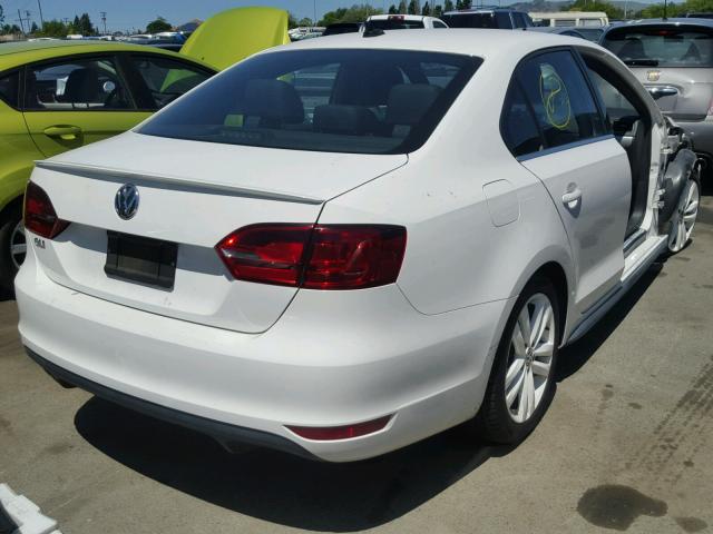 3VW4A7AJ3CM061842 - 2012 VOLKSWAGEN JETTA GLI WHITE photo 4