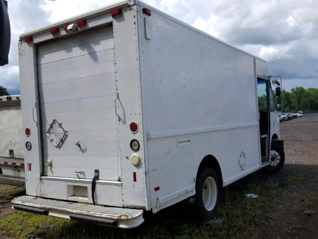 4UZAANBWX1CH52819 - 2001 FREIGHTLINER CHASSIS M WHITE photo 4