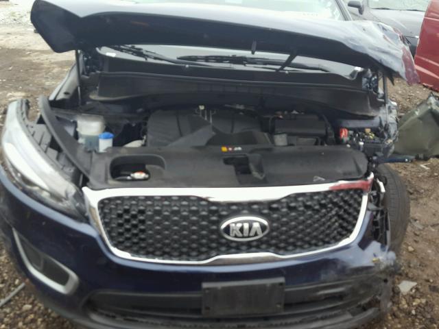 5XYPGDA51JG420115 - 2018 KIA SORENTO LX BLUE photo 7