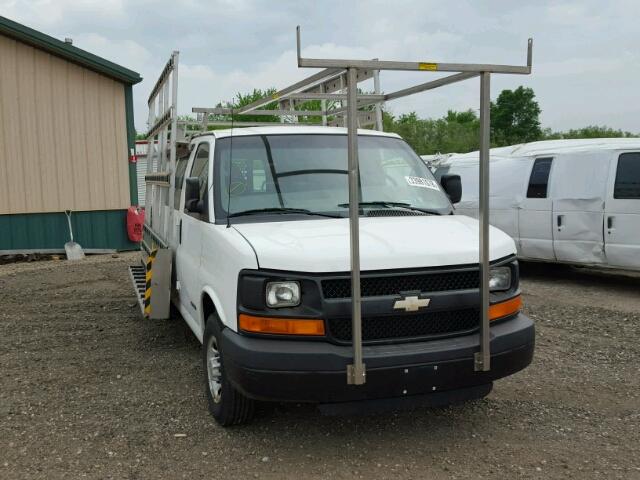 1GCGG25V941200384 - 2004 CHEVROLET EXPRESS G2 WHITE photo 1