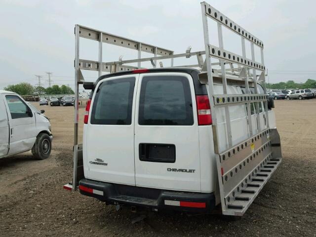 1GCGG25V941200384 - 2004 CHEVROLET EXPRESS G2 WHITE photo 4