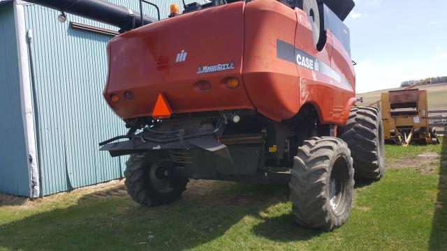 HAJ105630 - 2005 CASE IH COMBINE RED photo 3