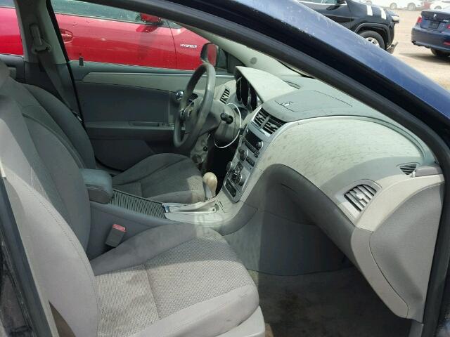 1G1ZA5E05A4100933 - 2010 CHEVROLET MALIBU LS ლურჯი ფოტო 5