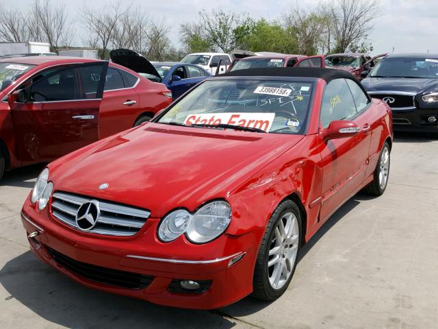 WDBTK56F98T093027 - 2008 MERCEDES-BENZ CLK 350 RED photo 2