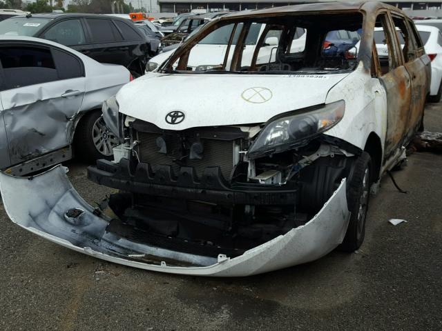 5TDXK3DC7CS262615 - 2012 TOYOTA SIENNA SPO BURN photo 2