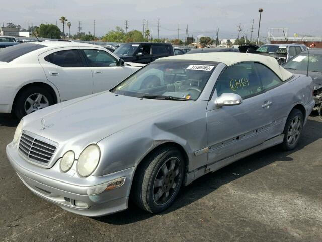 WDBLK65G0YT049482 - 2000 MERCEDES-BENZ CLK 320 SILVER photo 2