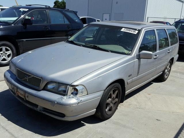 YV1LW5675W2462249 - 1998 VOLVO V70 GLT SILVER photo 2