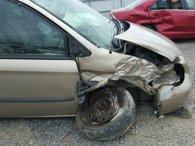 1C4GJ45343B116946 - 2003 CHRYSLER VOYAGER LX TAN photo 9