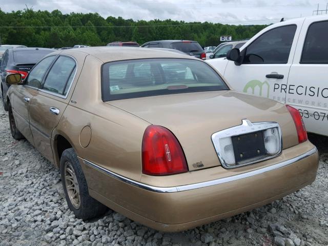 1LNFM82W9WY621726 - 1998 LINCOLN TOWN CAR S GOLD photo 3