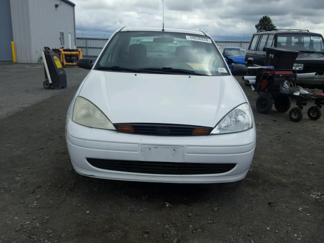 1FAFP33P01W195831 - 2001 FORD FOCUS LX WHITE photo 9