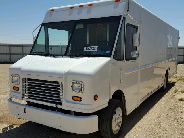 4UZAAPBW27CY18510 - 2007 FREIGHTLINER CHASSIS M WHITE photo 2