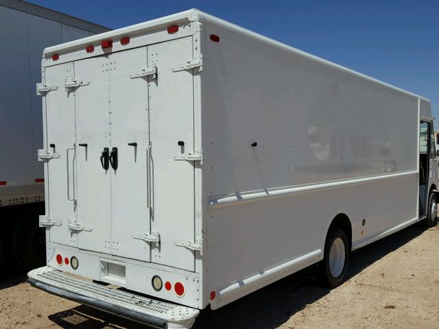 4UZAAPBW27CY18510 - 2007 FREIGHTLINER CHASSIS M WHITE photo 4