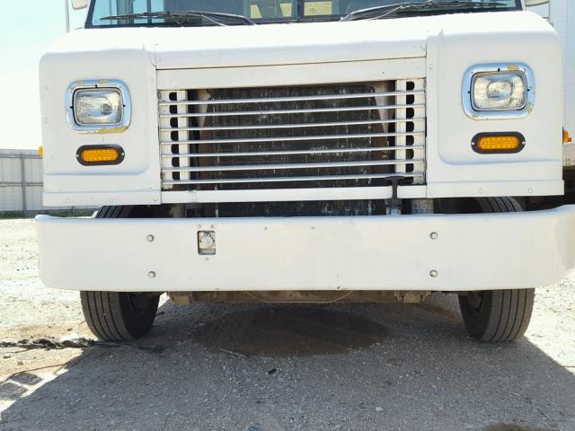 4UZAAPBW27CY18510 - 2007 FREIGHTLINER CHASSIS M WHITE photo 9