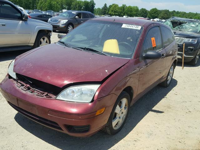 1FAFP31N46W161092 - 2006 FORD FOCUS ZX3 BURGUNDY photo 2