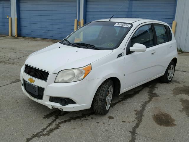 KL1TD66E39B404913 - 2009 CHEVROLET AVEO LS WHITE photo 2