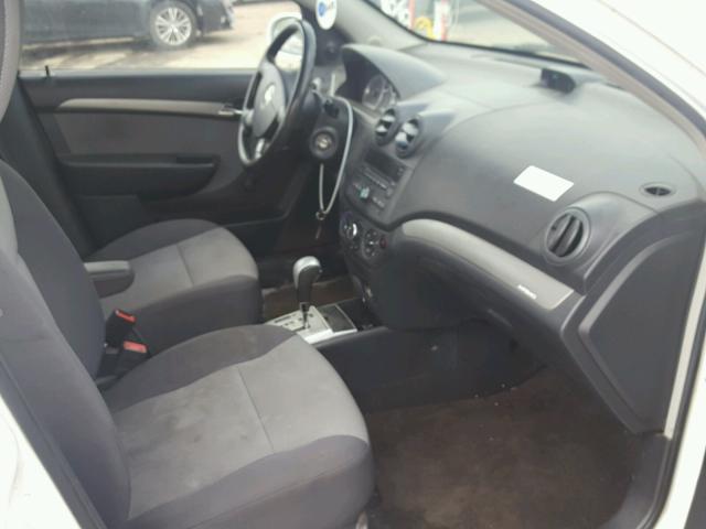 KL1TD66E39B404913 - 2009 CHEVROLET AVEO LS WHITE photo 5
