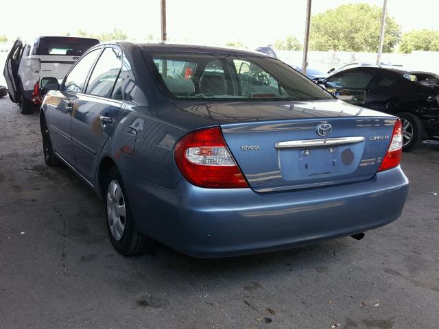 4T1BE32K62U548697 - 2002 TOYOTA CAMRY LE ლურჯი ფოტო 3