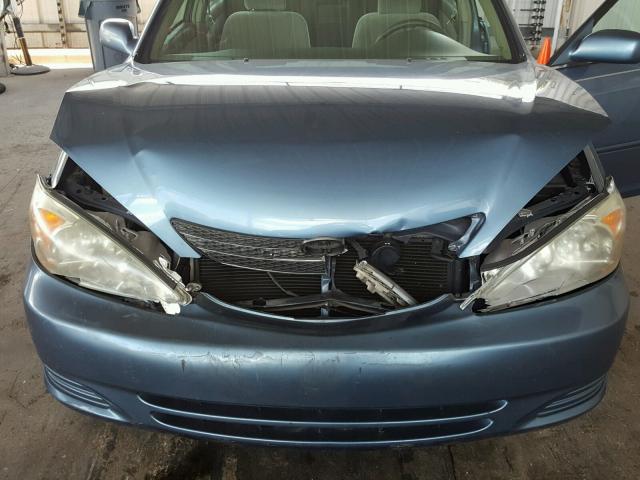 4T1BE32K62U548697 - 2002 TOYOTA CAMRY LE ლურჯი ფოტო 7