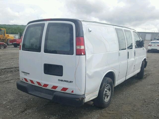 1GCFG15XX61273600 - 2006 CHEVROLET EXPRESS G1 WHITE photo 4