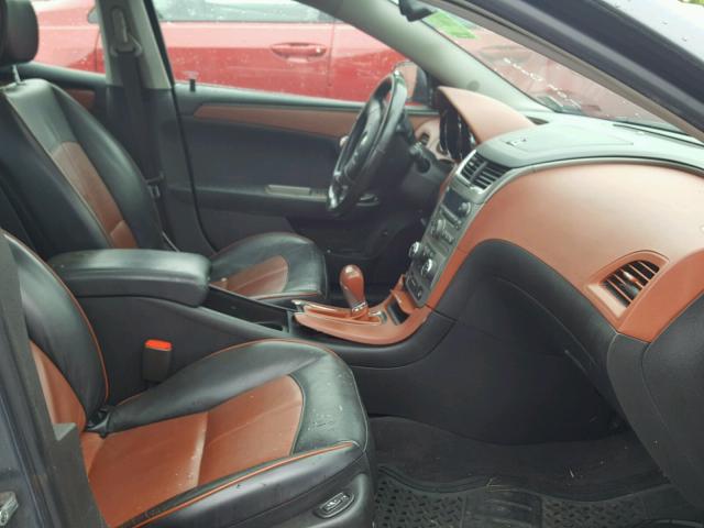 1G1ZK57778F156152 - 2008 CHEVROLET MALIBU LTZ ნაცრისფერი ფოტო 5