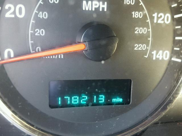 1J8HH58207C673371 - 2007 JEEP COMMANDER GOLD photo 8