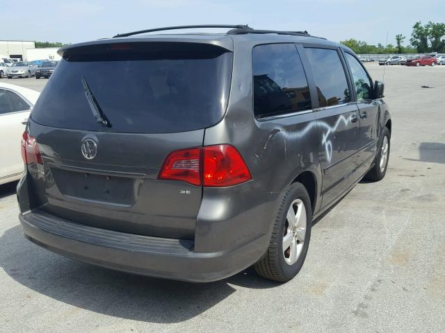 2V4RW3D19AR322966 - 2010 VOLKSWAGEN ROUTAN SE GRAY photo 4