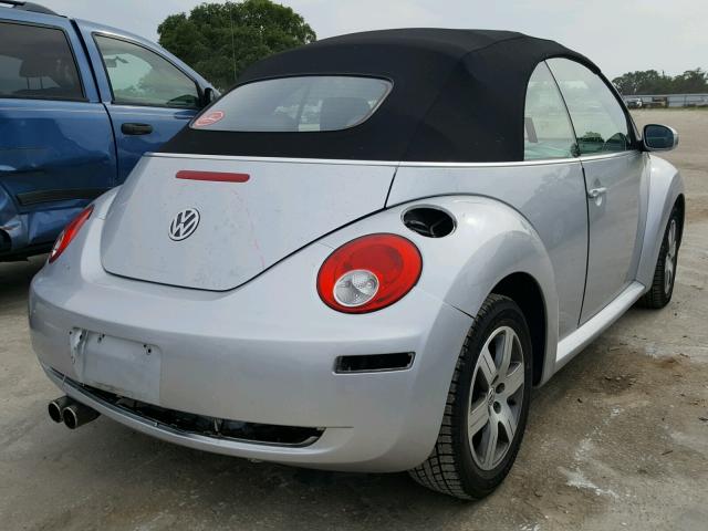 3VWPF31Y66M308506 - 2006 VOLKSWAGEN NEW BEETLE 银色 照片 4