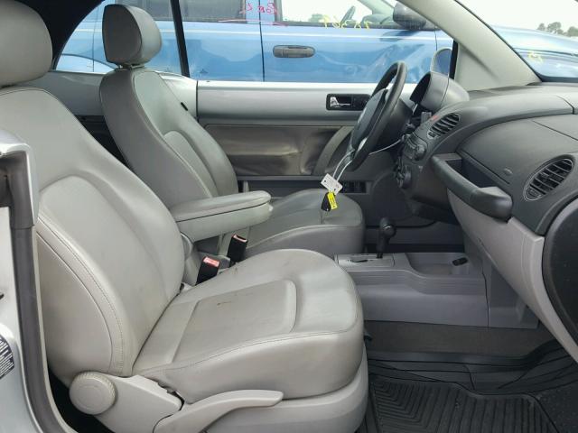 3VWPF31Y66M308506 - 2006 VOLKSWAGEN NEW BEETLE 银色 照片 5