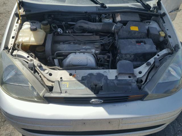 1FAFP34354W186672 - 2004 FORD FOCUS SE C SILVER photo 7