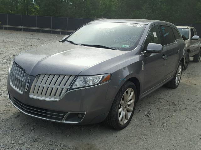 2LMHJ5ARXABJ15411 - 2010 LINCOLN MKT GRAY photo 2