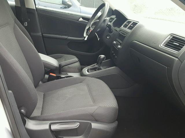 3VW2K7AJ4EM250586 - 2014 VOLKSWAGEN JETTA BASE 银色 照片 5