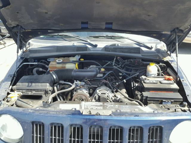 1J4GL38K75W526542 - 2005 JEEP LIBERTY RE BLUE photo 7