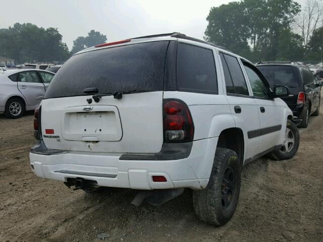 1GNDT13S352117389 - 2005 CHEVROLET TRAILBLAZE WHITE photo 4