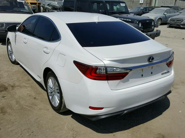 JTHBW1GG5J2174764 - 2018 LEXUS ES 300H WHITE photo 3