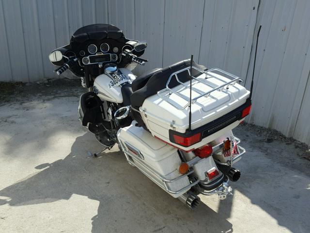 1HD1FCW126Y703273 - 2006 HARLEY-DAVIDSON FLHTCUI Ақ фото 3