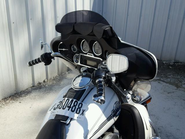 1HD1FCW126Y703273 - 2006 HARLEY-DAVIDSON FLHTCUI Ақ фото 5