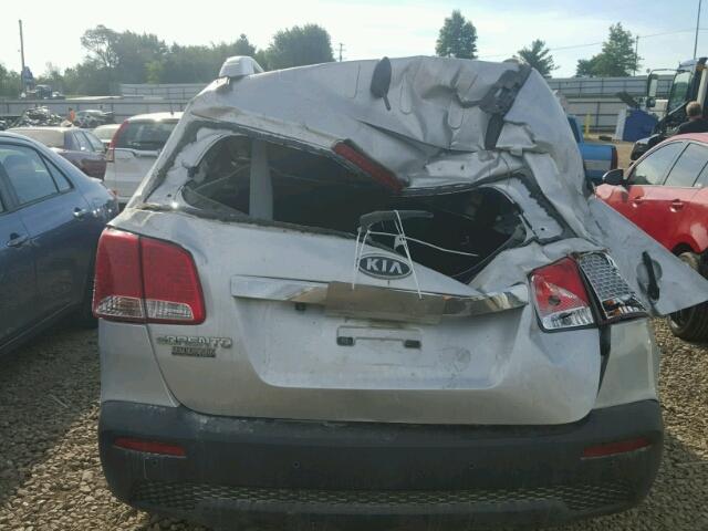 5XYKT4A29BG080726 - 2011 KIA SORENTO BA WHITE photo 10