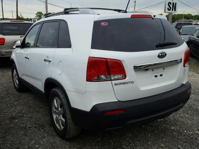 5XYKT4A24DG420643 - 2013 KIA SORENTO LX WHITE photo 3